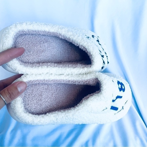 NWT 1989 Taylor's Version Fleece Slippers – Swiftie – Size US 8-8.5 - Picture 5 of 11